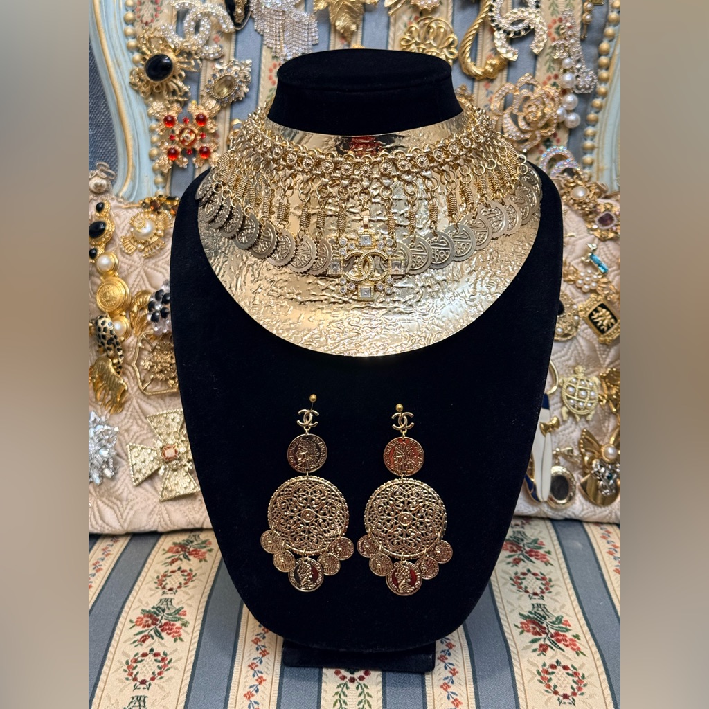 Elegant Gold Statement Necklace And Earring Set 195$